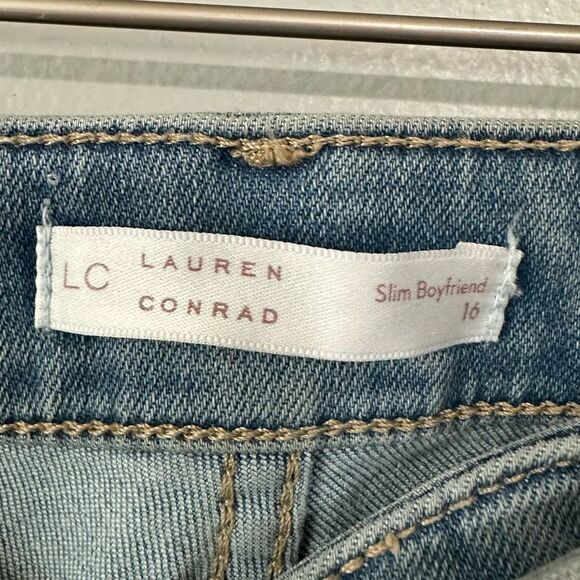 LC Lauren Conrad women’s 16 Mid Rise slim Boyfriend jeans light blue rip at knee - Picture 2 of 10